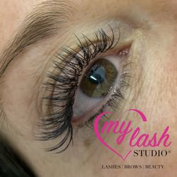 My Lash Studio - Eyelash Extensions - Lashed by Leslie
Technique: Hybrid
Style: Cateye
Size: 8-13
Curl: C