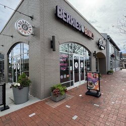 Berries & Bowls - Kentlands - Outside (10/15/24)