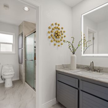WES TILE - Jack & Jill bathroom: tiles have a flow throughout. - Tiling Near Me - San Leandro, California WES TILE - Jack & Jill bathroom: tiles have a flow throughout. - Tiling Near Me - San Leandro, California