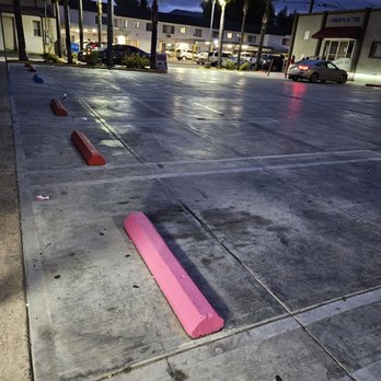 Baskin-Robbins - Parking spots - Ice Cream & Frozen Yogurt Near Me - San Fernando, California