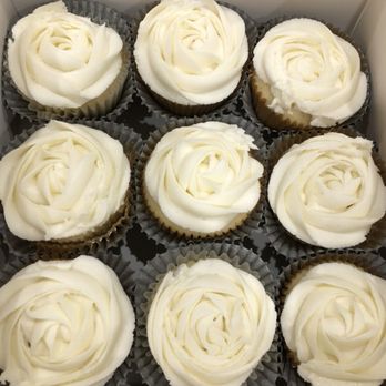 8Sweet Treats - Vanilla cupcakes with Vanilla Buttercream - Bakeries Near Me 8Sweet Treats - Vanilla cupcakes with Vanilla Buttercream - Bakeries Near Me