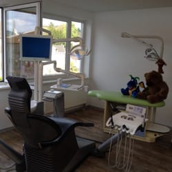 Dr. Nicole Leonhard - Im Behandlungszimmer