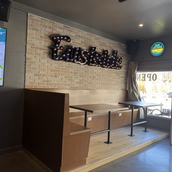 Bluff’s - Bars Near Me - Austin, Texas