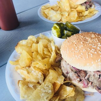 Three Lil Pigs - Bbq sandwich was good but pricey for kids- no kids menu - Barbeque Near Me - Pine Mountain, Georgia