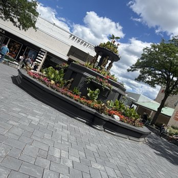 Westfield Old Orchard - Beautiful Garden Fountain - Shopping Centers Near Me - Skokie, Illinois Westfield Old Orchard - Beautiful Garden Fountain - Shopping Centers Near Me - Skokie, Illinois