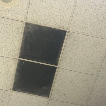 LA Fitness - Another set of dirty moldy vents. - Gyms Near Me - Hollywood, Florida