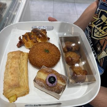 Tous Les Jours - Yuzu Pie Kimchi Croquette blueberry cloud donut Bulgogi Sausage Roll Sweet Frank Roll - Coffee & Tea Near Me - Oklahoma City, Oklahoma Tous Les Jours - Yuzu Pie Kimchi Croquette blueberry cloud donut Bulgogi Sausage Roll Sweet Frank Roll - Coffee & Tea Near Me - Oklahoma City, Oklahoma