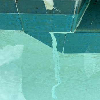 South Bay Leak Detection - Crack in a pool wall - Plumbing Near Me South Bay Leak Detection - Crack in a pool wall - Plumbing Near Me