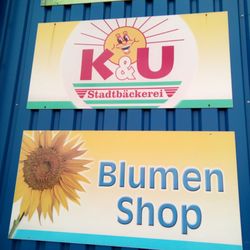 K & U Bäckerei - Werbeschild beim EKZ - Einkaufszentrum der K&U Bäckerei in Kuppenheim - Oberndorf.  Aufnahme vom 4.3.2017