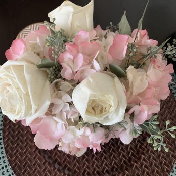 Bent Willow Florist - Week and a half old flowers... still looking beyond fresh! - Florists Near Me - North Hollywood, California