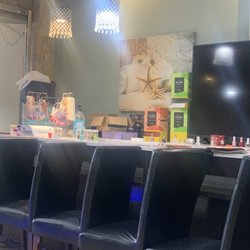 Zen Nail SPa - Clutter. Disorganization