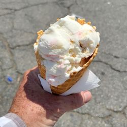 Paletería La Piña Loca - Cheesecake flavored ice cream.