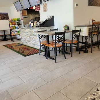 Longo's Pizza - Inside - Pizza Near Me - Plainfield, Connecticut