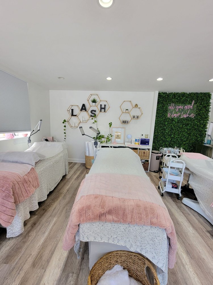 Arts Beauty Lounge Logo