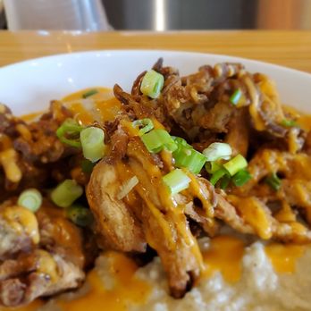 Mo' Brunch & Brews - THE BEST VEGAN GRITS AND SHROOMS IN TOWN. I LOVED EVERY SINGLE GRAIN. SMOOTH AND TASTY. - Breakfast & Brunch Near Me - Houston, Texas