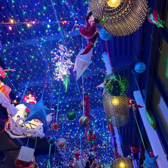 360 Rooftop Bar - Christmas decor - Lounges Near Me - St. Louis, Missouri