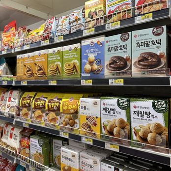 H Mart - Houston - Desserts - Grocery Near Me - Houston, Texas