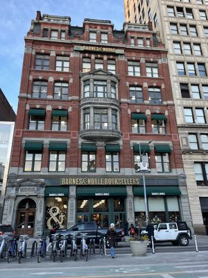 Barnes & Noble by null