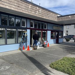 La Conner Pub & Eatery - Seaside gallery in laconner.  Love the art of these artists.