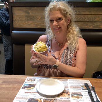 Cheddar's Scratch Kitchen - Broccoli casserole - American Near Me - Miami, Florida