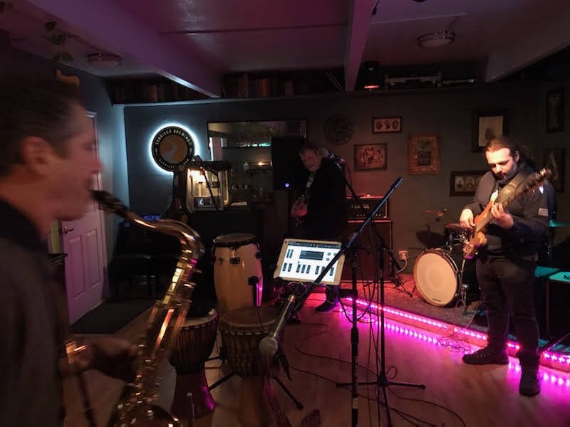 GROWLER’S TAPROOM 82ND Updated September 2024 27 Photos & 13