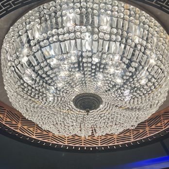 Kirin Restaurant - Chandelier - Seafood Near Me - Honolulu, Hawaii