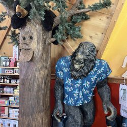 Lake Sis Grille & Brew - Small gift shop area