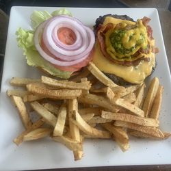 Valois Restaurant - "Le Valois" hamburger platter