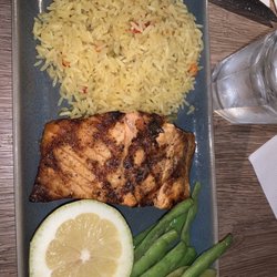 Tony Roma's - Chilean salmon, rice and green beans