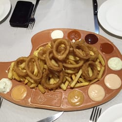 Cafetería Avenida - "Tabla del pintor" con 10 salsas, patatas y calamares