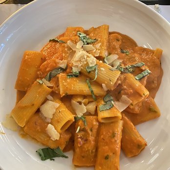Sugo Gastrobar - Rigatoni alla vodka - Italian Near Me - Newtown, Connecticut Sugo Gastrobar - Rigatoni alla vodka - Italian Near Me - Newtown, Connecticut