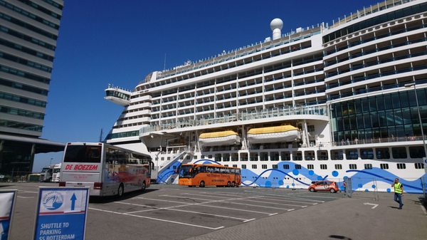 Cruise Terminal Rotterdam by null