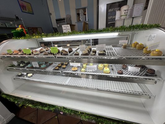 James & the Giant Cupcake by null