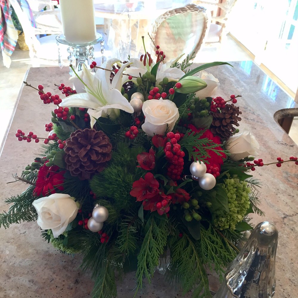 River Dell Flowers & Gifts - Holiday Centerpiece - Florists Near Me - Oradell, New Jersey