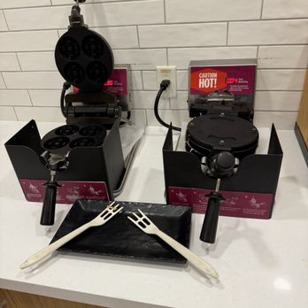 Hampton Inn & Suites Redding - Waffle station - Hotels Near Me - Redding, California