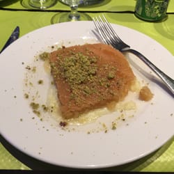 Fromage à la semoule et à la fleur d'oranger avec de la Pistache