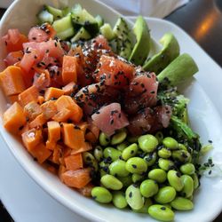 Big Tunas Beach Bar & Grill - Poke Bowl