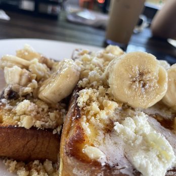 Kihei Caffe Lahaina - Banana-macadamia nut pancake - Breakfast & Brunch Near Me - Lahaina, Hawaii