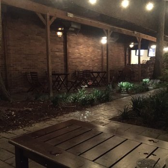 Blind Tiger Pub - Courtyard on a Sunday night - American Near Me - Charleston, South Carolina