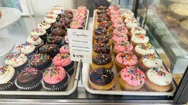 Betty Bakery by null