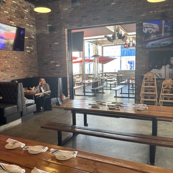 Finney's Crafthouse - Burbank - Interior - New American Near Me - Burbank, California Finney's Crafthouse - Burbank - Interior - New American Near Me - Burbank, California