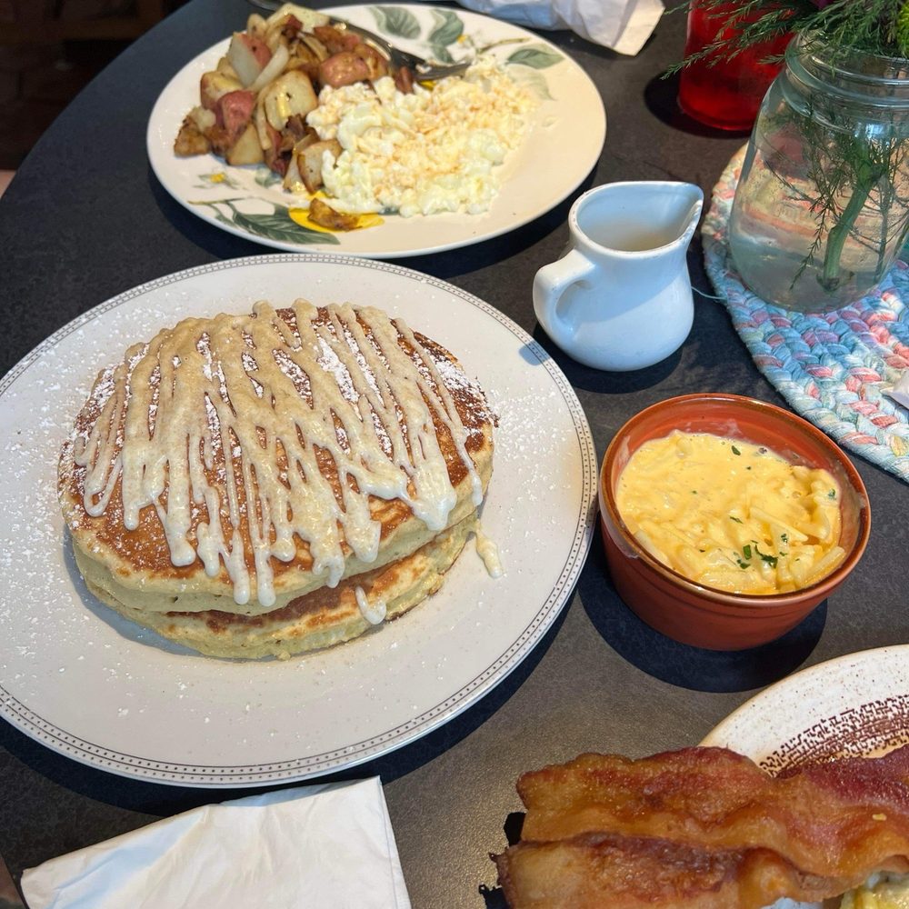 Comfort Cafe - Los Patios - Cinnamon Roll Pancakes et. al - Breakfast & Brunch Near Me - San Antonio, Texas