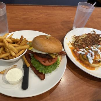 Broken Yolk Cafe - Good Morning Burger & Sope Benedict - Breakfast & Brunch Near Me - La Quinta, California