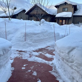 Golden Stone Inn - All the walkways were cleared - no trudging through lots of snow. - Hotels Near Me - West Yellowstone, Montana