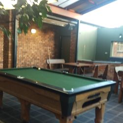 Richmond Inn Hotel Motel - Beer Garden Pool Table
