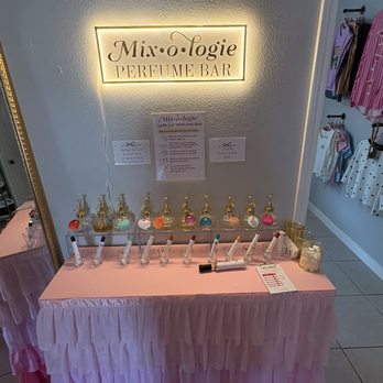 Blushing Blondie Boutique - Women's Clothing Near Me - Willis, Texas