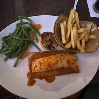 Hard Rock Cafe Lisboa - Salmon - American Near Me - Lisbon, 11