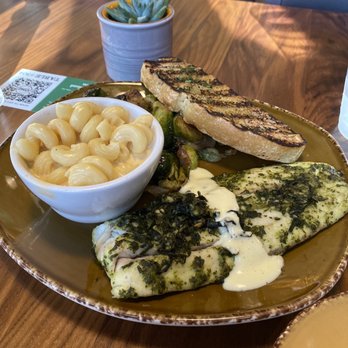 Urban Plates - Sea bass with macaroni & cheese and brussel sprouts - New American Near Me - Sunnyvale, California Urban Plates - Sea bass with macaroni & cheese and brussel sprouts - New American Near Me - Sunnyvale, California