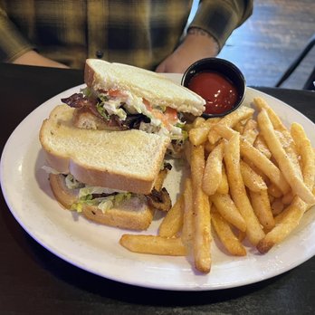 st. nicholas landmark - King Candy BLT - Brewpubs Near Me - Chester, Illinois