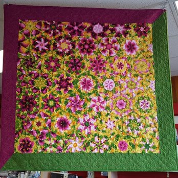 Red-Roxy Quilt - Fabric Stores Near Me - Decorah, Iowa